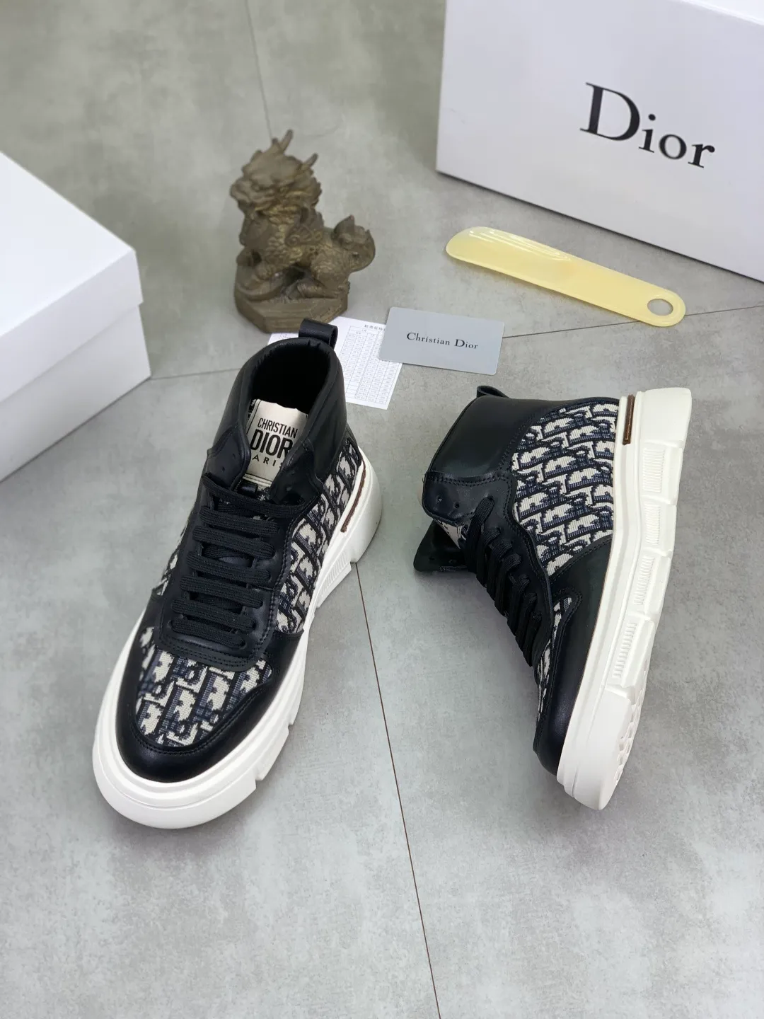 Men's Men's Shoes💰P420💰[New Style]🆘[Dior] Dior original lace-up high-top men's shoes Classic casual shoes 🔥This model is the official classic model with high quality and made by famous original designers. It is made of high-quality cowhide with original materials➕Comfortable and breathable mesh lining➕Pigskin insole. The perfect last shape and generous and fashionable design have attracted many consumers. Suitable for drivers to drive🚗What you want is the highest quality in the market. Color: 2️⃣Code number: 38--44